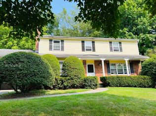 303 Pinehurst Dr, Shelburne, VT 05482