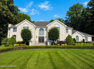 5 Hemlock Ln, Holmdel, NJ 07733