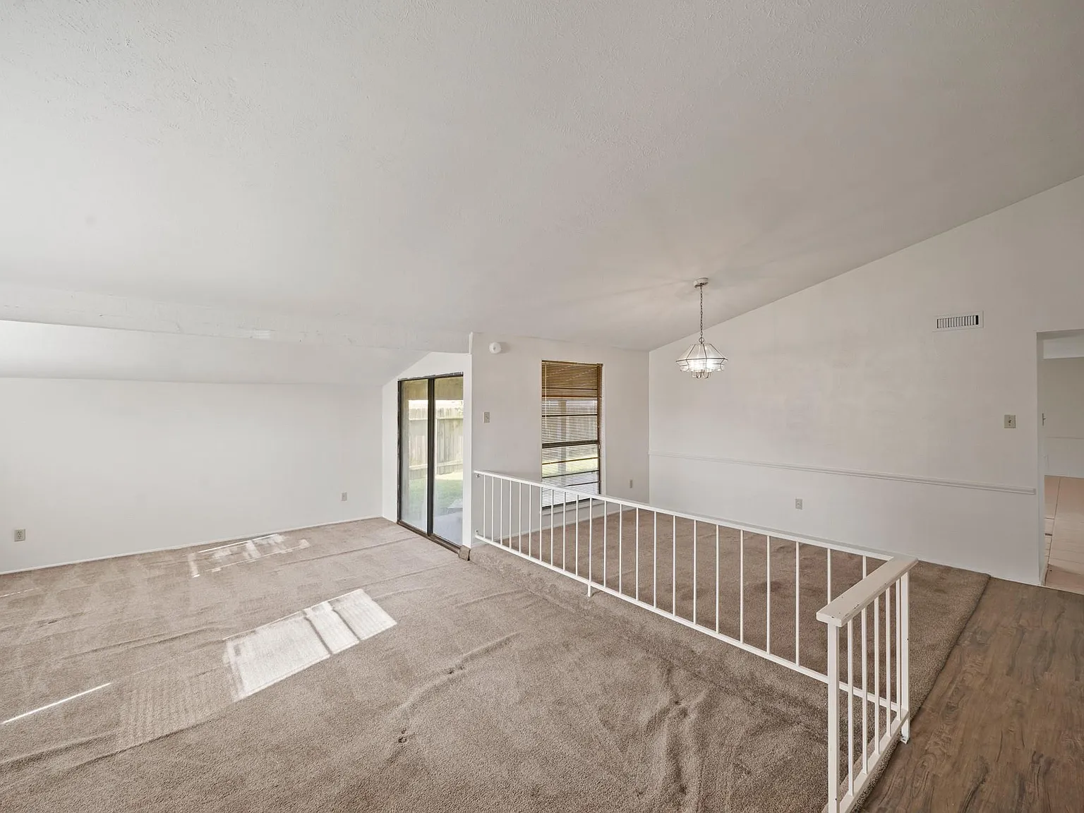 3 bed, 2.0 bath, 1878 sqft, $1,695 — Photo 4