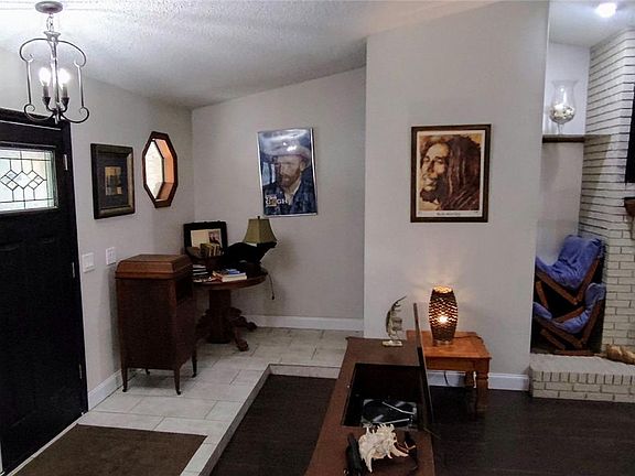 4th image of 1036 N Harbor Dr