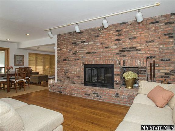 5th image of 112 Leahy St