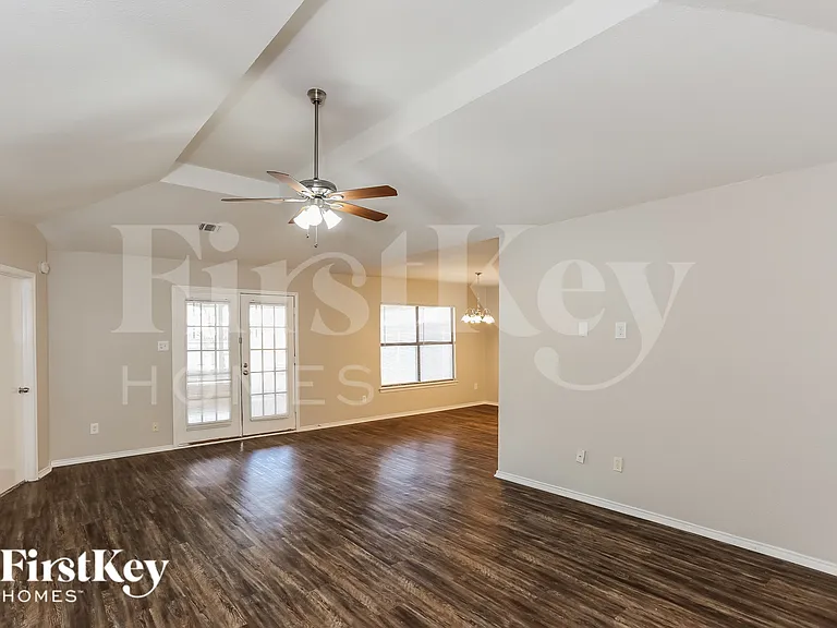 6000 Lavaca Dr — Photo 3