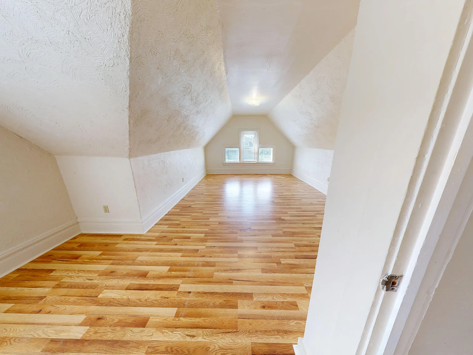 3 bed, $1,095 — Photo 4