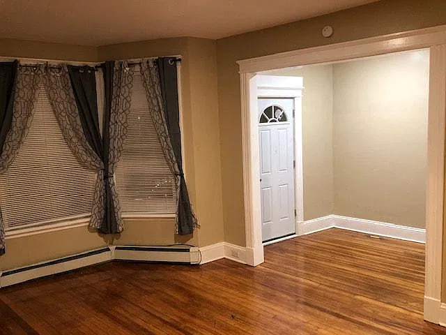 4 bed, 1400 sqft, $2,000 — Photo 4