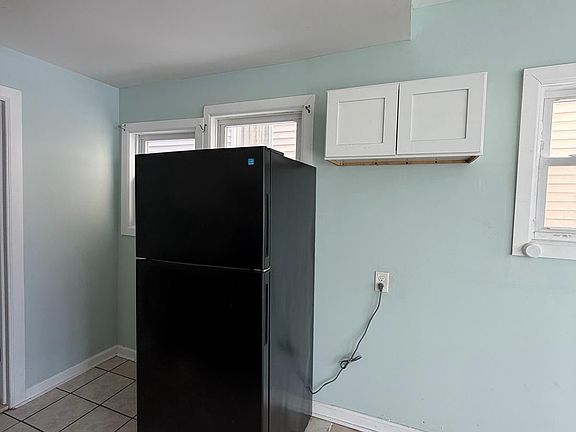 5th image of 379 Lyons Ave #1R