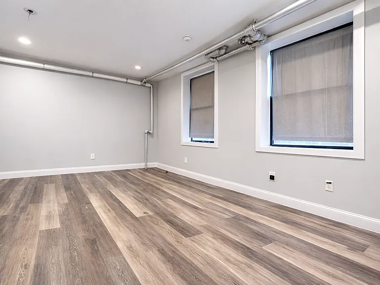 546 Isham St #AA — Photo 3