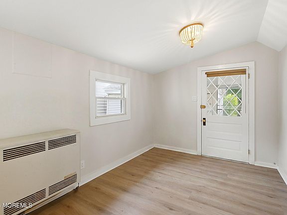 4th image of 1208 Maplewood Rd