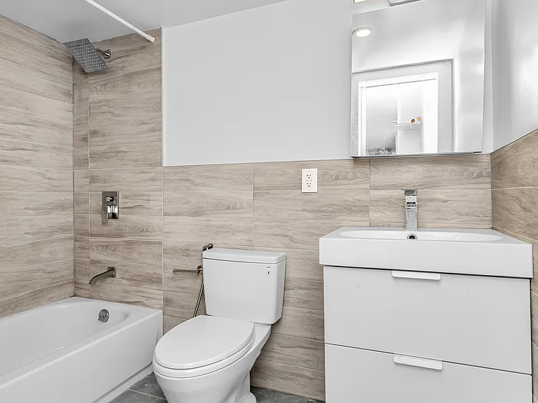 332 E 6th St #2 — Photo 5