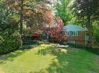 89 Papermill Rd, Manhasset, NY 11030