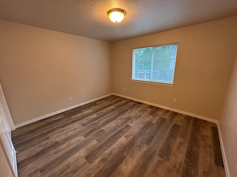 1811 N Prestwick Way — Photo 13