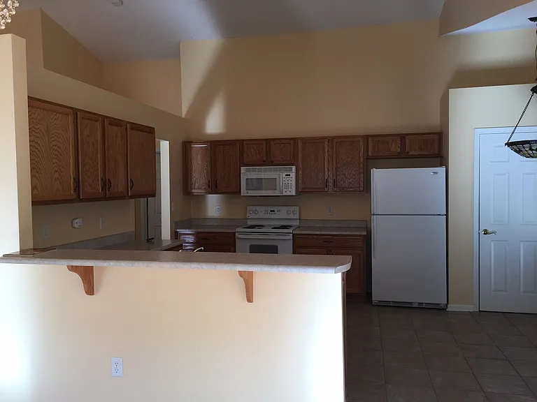 88 E Danbury Ln — Photo 6