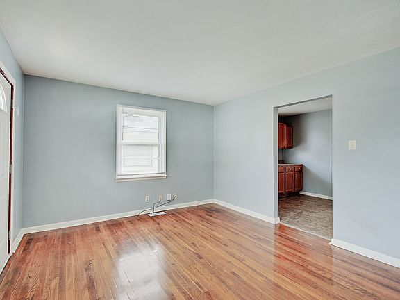 4th image of 322-324 S Gray St