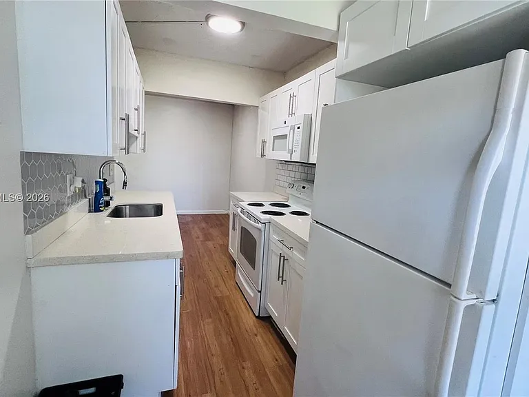 1100 NE 1st Ct #213 — Photo 9