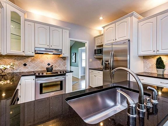 5th image of 3025 Carmia Dr