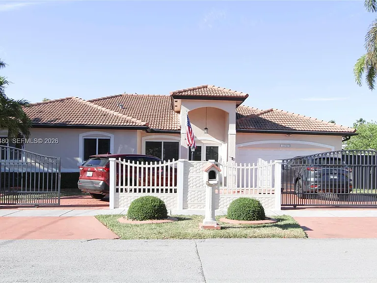 13797 SW 20th St — Photo 2