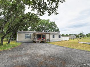112 Quail Crest Dr, La Vernia, TX 78121