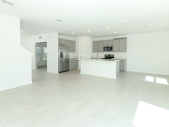 5th image of 270 Amber Way