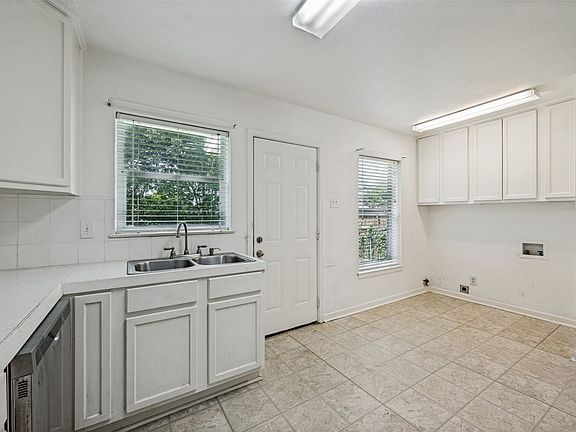 5th image of 3742 Dunhaven Rd