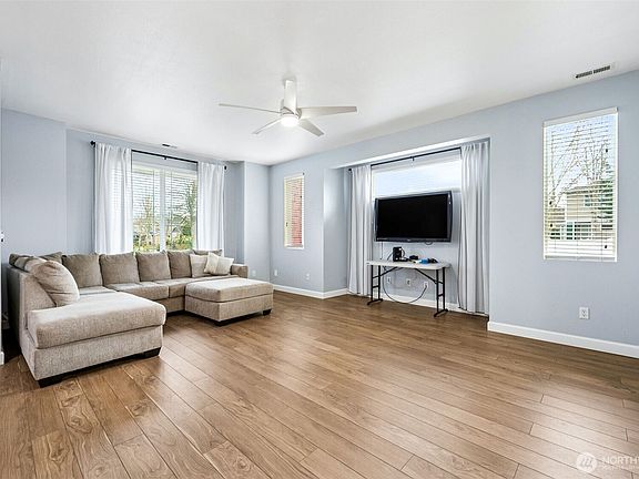 5th image of 4329 McKinley Street NE