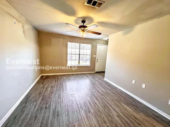 1800 Labette Manor Dr #5 — Photo 5