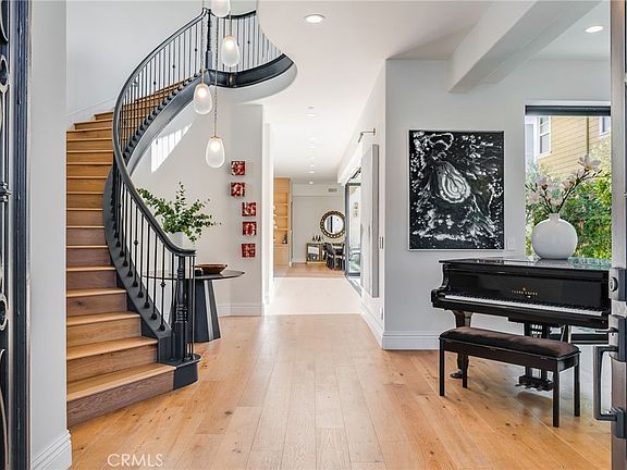 5th image of 526 Riverside Ave