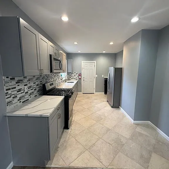 621 Grove St — Photo 3