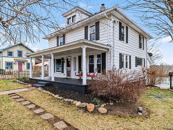 3rd image of 8458 Perry Rd