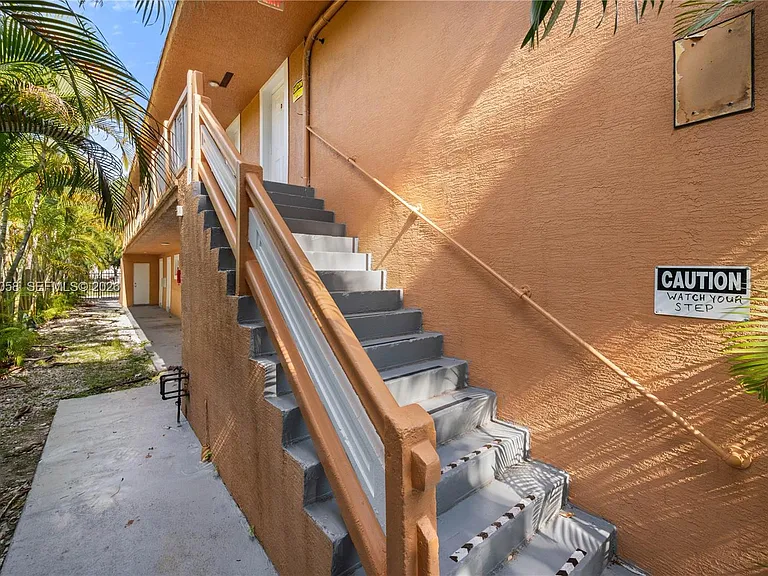 608 SW 16th Ave #A — Photo 11