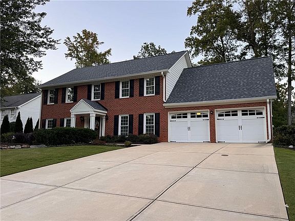 2nd image of 1065 Princeton Walk NE