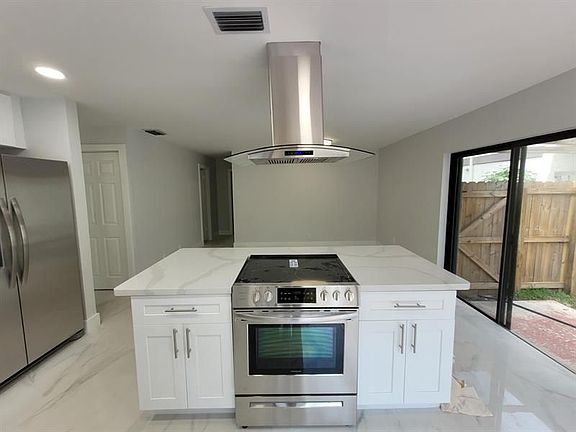 4th image of 4105 N 48th Ave #10-39