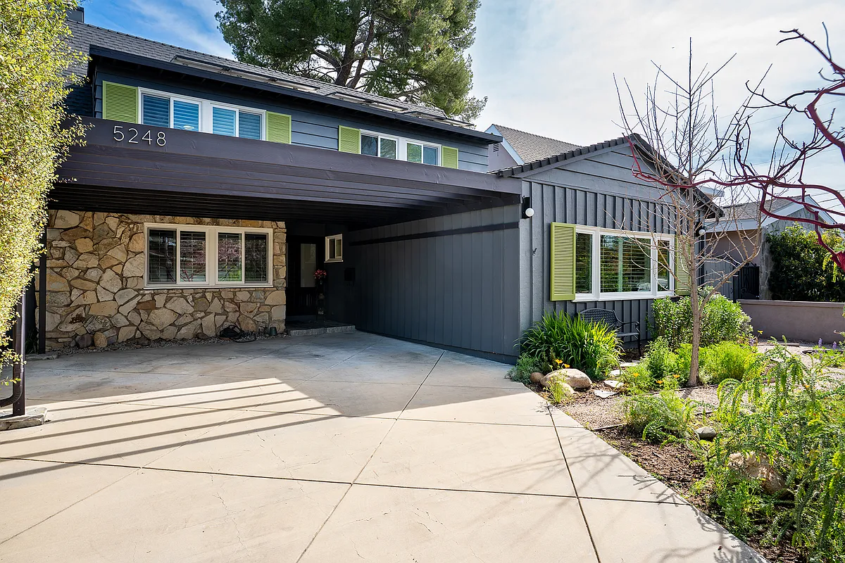 Building Photo - 5248 Nagle Ave