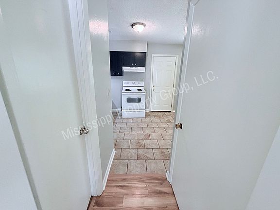 5th image of 1750 Jefferson Ave APT 7
