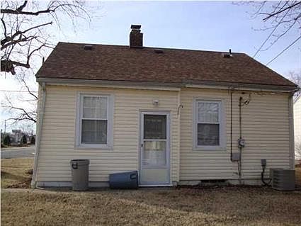 5th image of 2451 N Evans Ave