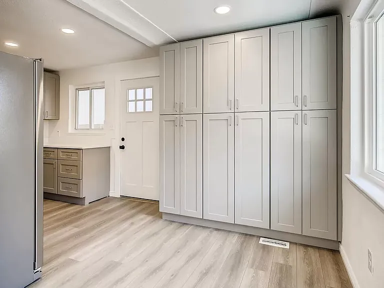1526 N Wolff St — Photo 6