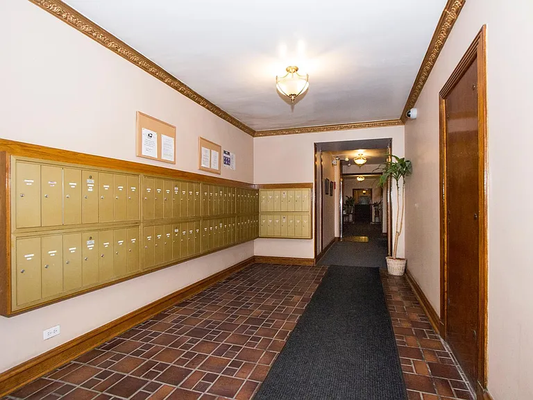 5036 N Sheridan Rd — Photo 9