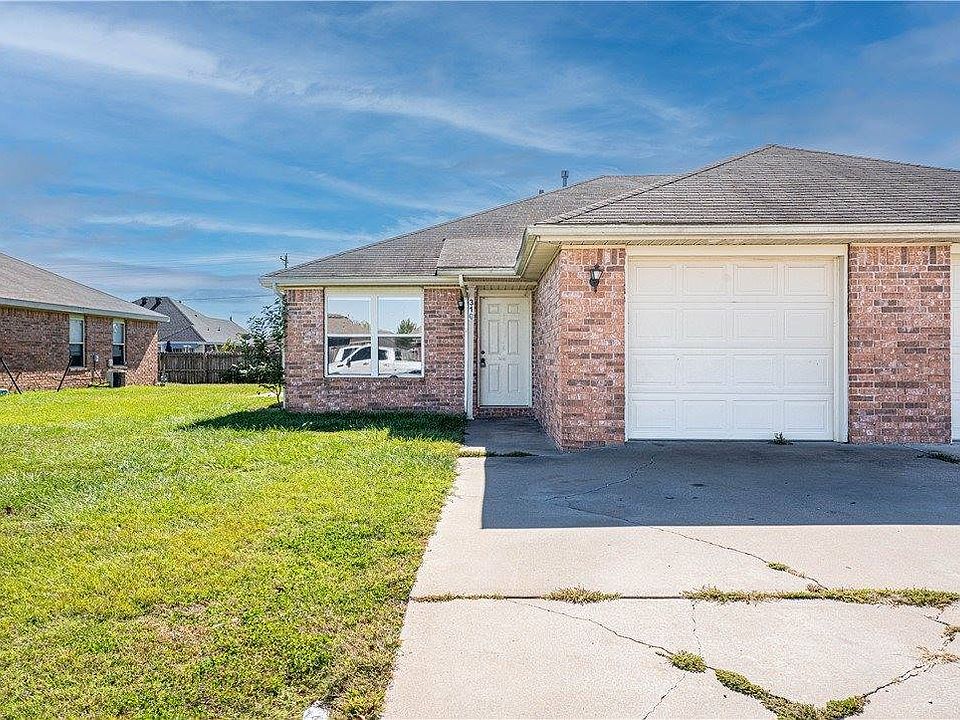 1st image of 405 E Southern Trace Dr