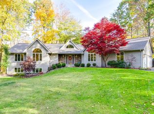 17155 Penny Ln, Chagrin Falls, OH 44023