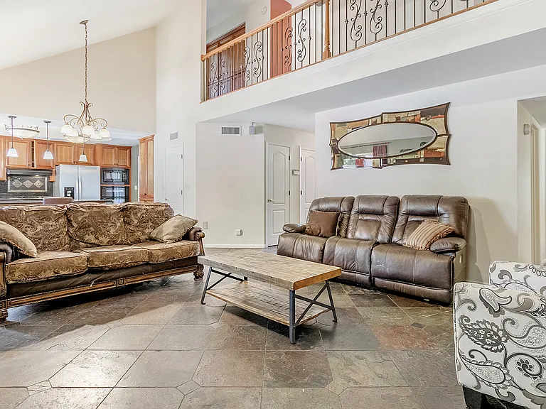1820 E Jasmine Cir — Photo 5