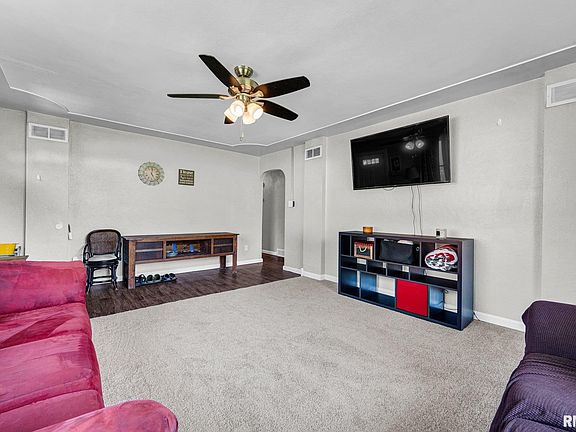 4th image of 207 Spruce Ln