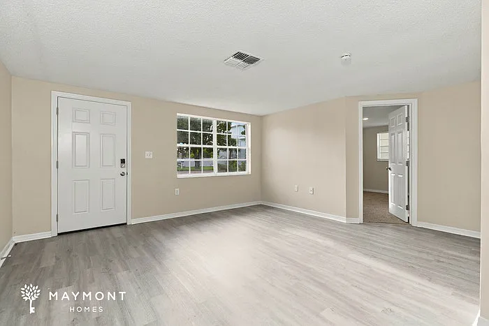 3 bed, 2.0 bath, 1284 sqft, $1,829 — Photo 4