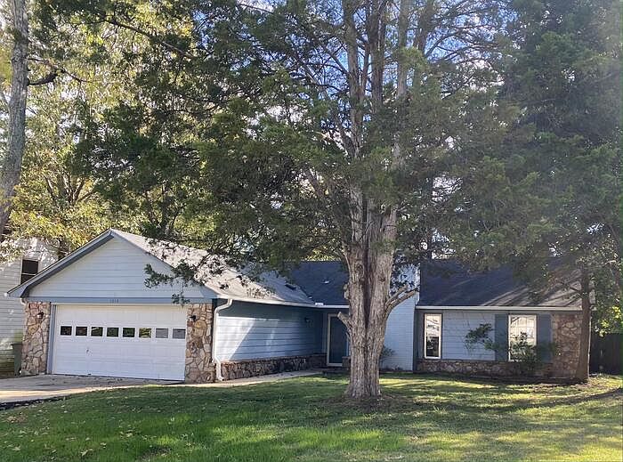 1st image of 1014 Vicksburg Ln SE
