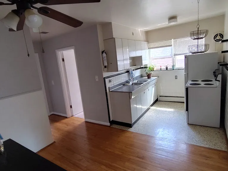4250 Saint Martins Pl #4 — Photo 8