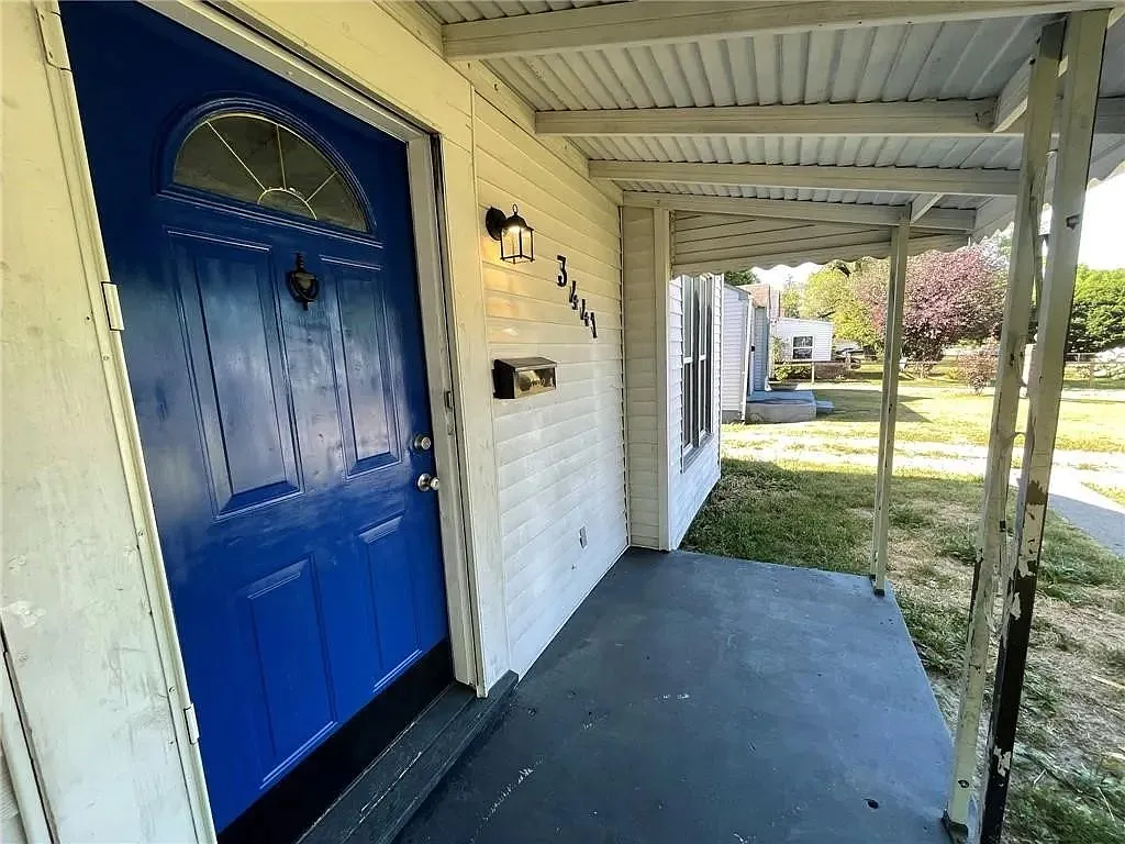2 bed, 1.0 bath, 849 sqft, $1,297 — Photo 2