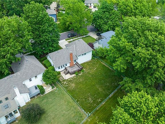 3rd image of 9163 W 92nd St