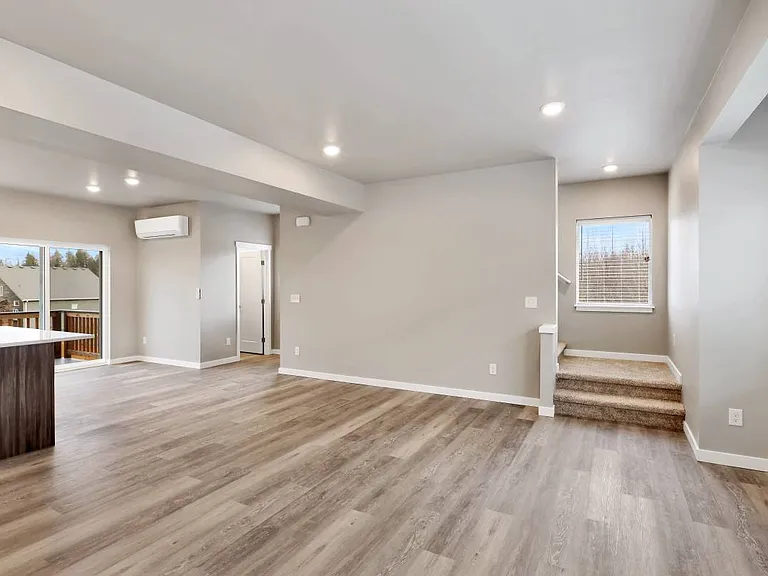 1821 Eastgate Loop #102 — Photo 4