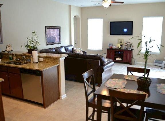 3rd image of 829 Newpark Ct