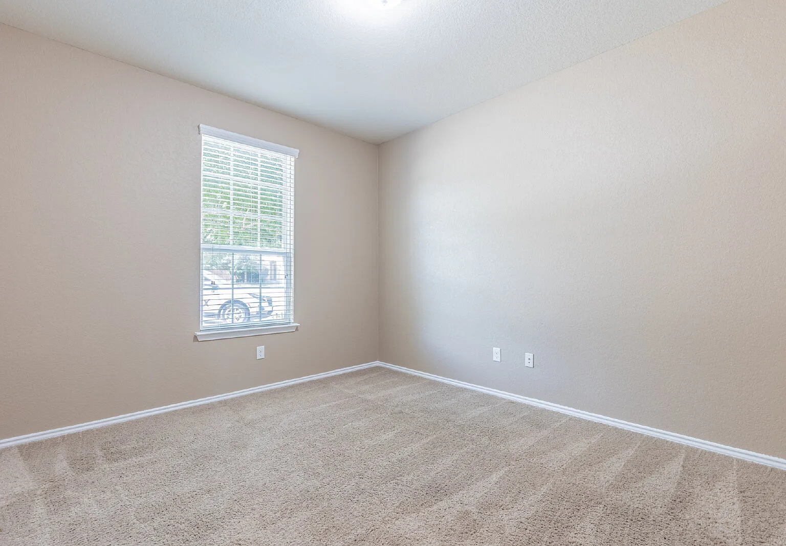 4 bed, 2.5 bath, 2854 sqft, $2,150 — Photo 4