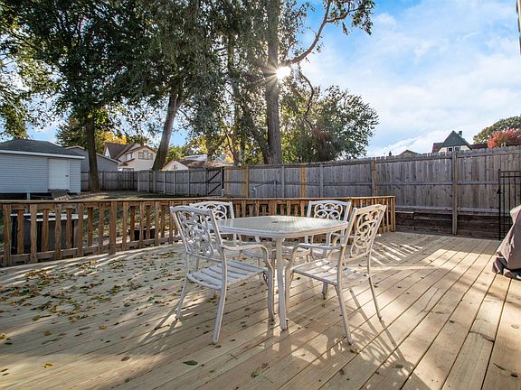 5th image of 3916 Vine Ave