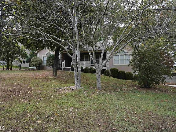 3rd image of 32 Centerport Dr