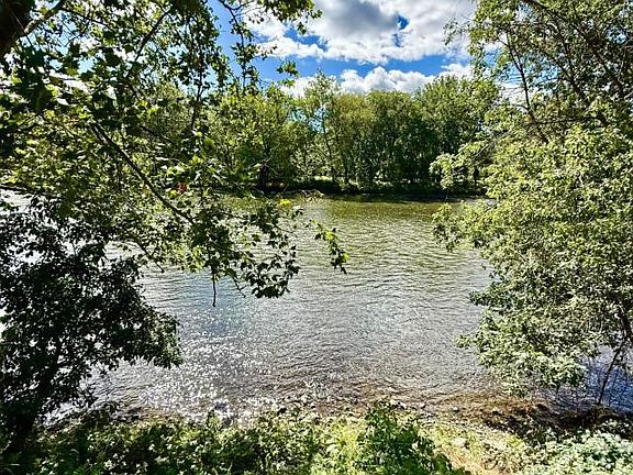 2nd image of 1382 River Rd #1